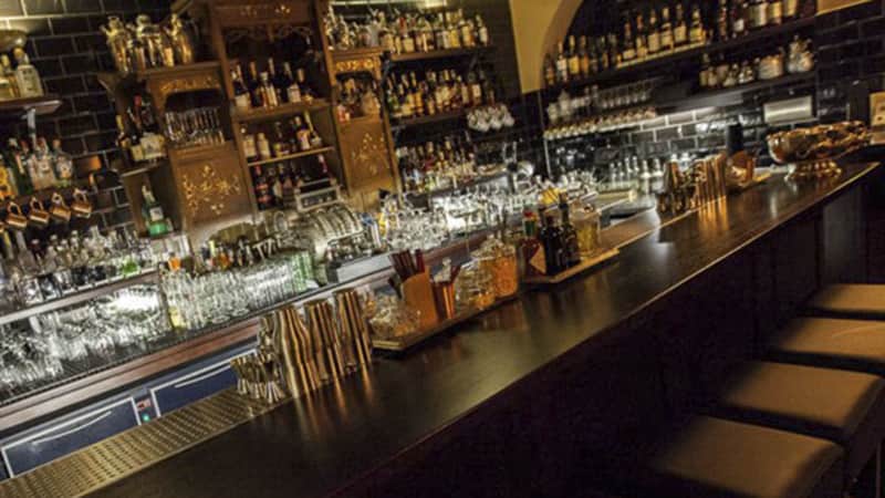 insiderguide-prague-hemingwaybar