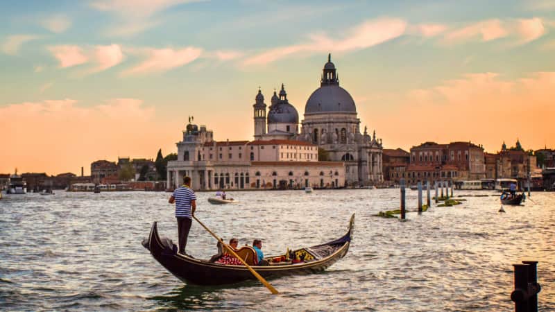 Gondoliers at sunset: a recipe for romance.