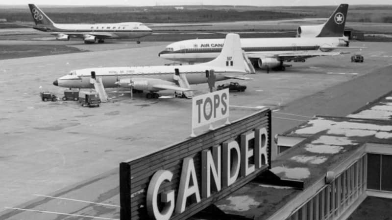 Exterior-Gander-Airport---9---Tops-sign