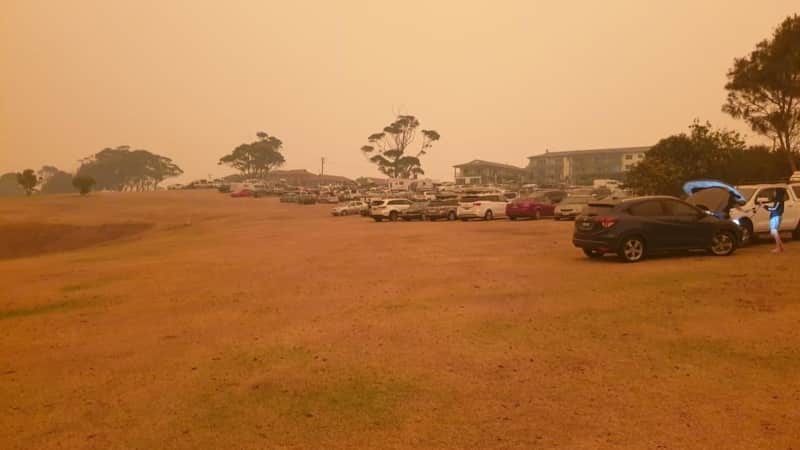  During the New Year's Eve fire, the Narooma Golf Club offered shelter to around 500 people. Cars and caravans were parked on the green.