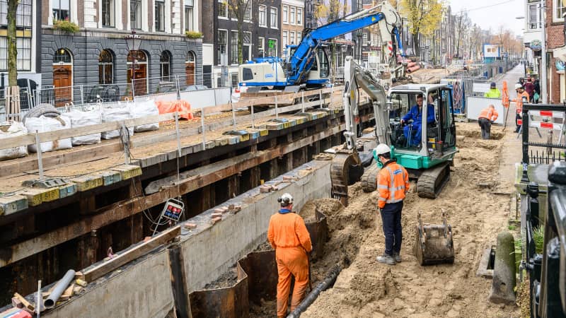 Cracks and sinkholes in Amsterdam's bridges and canal walls
