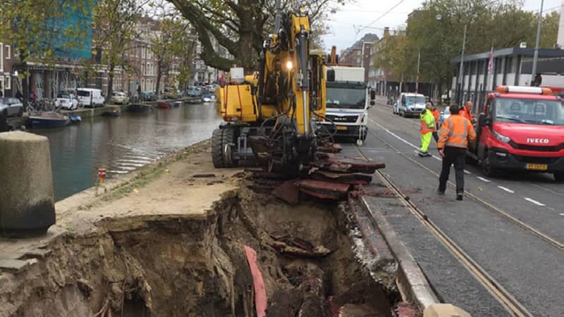 Cracks and sinkholes in Amsterdam's bridges and canal walls