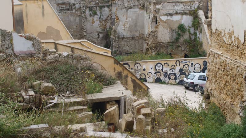 Italian town of Salemi auctioning off homes for one euro 