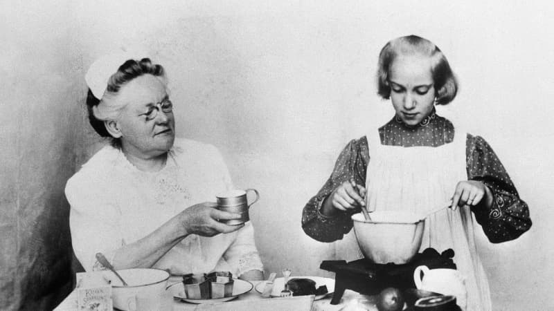 Fannie Farmer taught a more exacting and precise way of cooking in Massachusetts at the Boston Cooking School. For example, she was the first to dip flour into a cup and level it with a knife. 