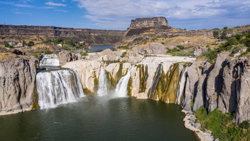 You can find Shoshone Falls on the Snake River outside the town of Twin Falls.