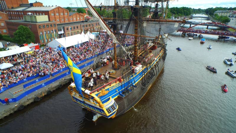 The Götheborg II towers over other boats in harbor.