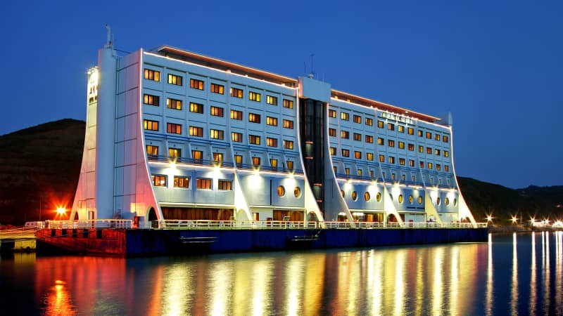 08 floating hotel gallery 11092021