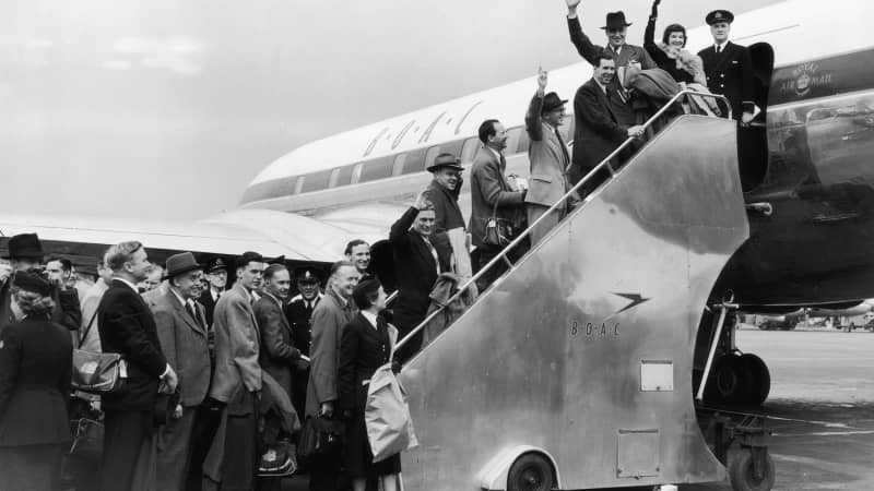 May 2, 1952: Passengers bound for Johannesburg board a British Overseas Airways Corporation (BOAC) De Havilland Comet jet airliner at London Airport on the inaugural flight of the first regular jet service in the world. 