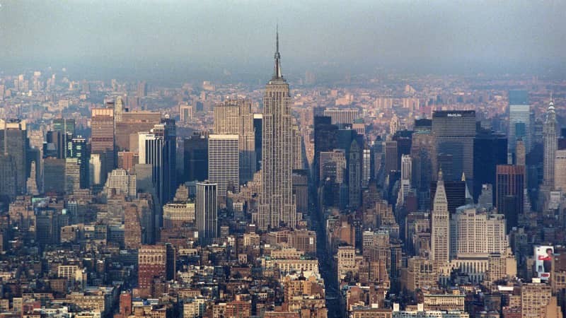 The two arranged to meet at the top of the Empire State Building, pictured here in 1996.
