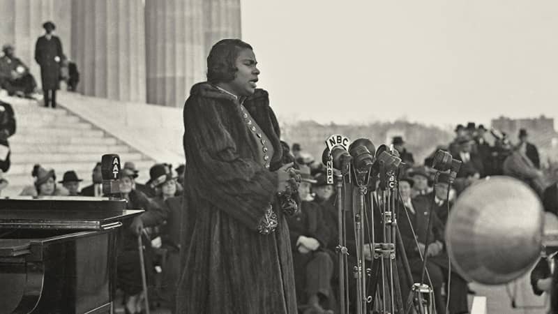 Contralto Marian Anderson made history when she sang at the Lincoln Memorial on Easter Sunday in 1939.