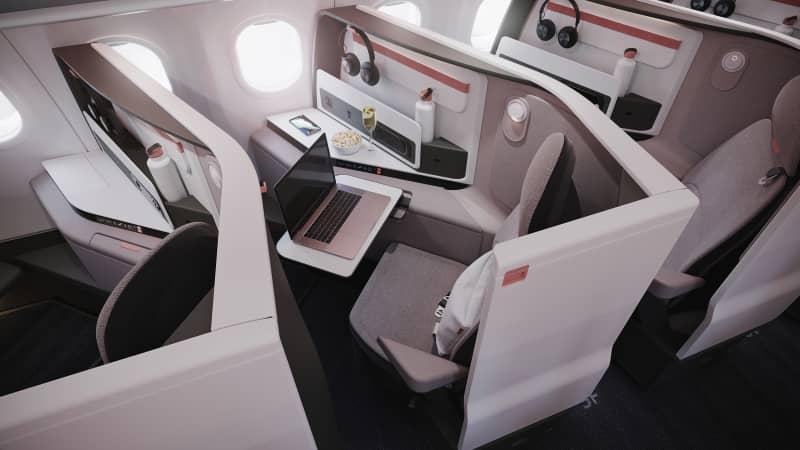 220826004328-03-airplanes-business-class-seat
