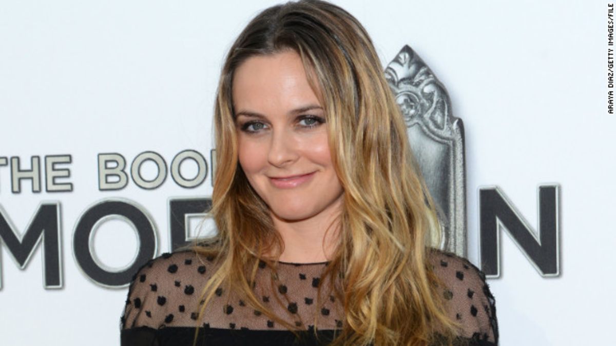 Alicia Silverstone Talks Cnn