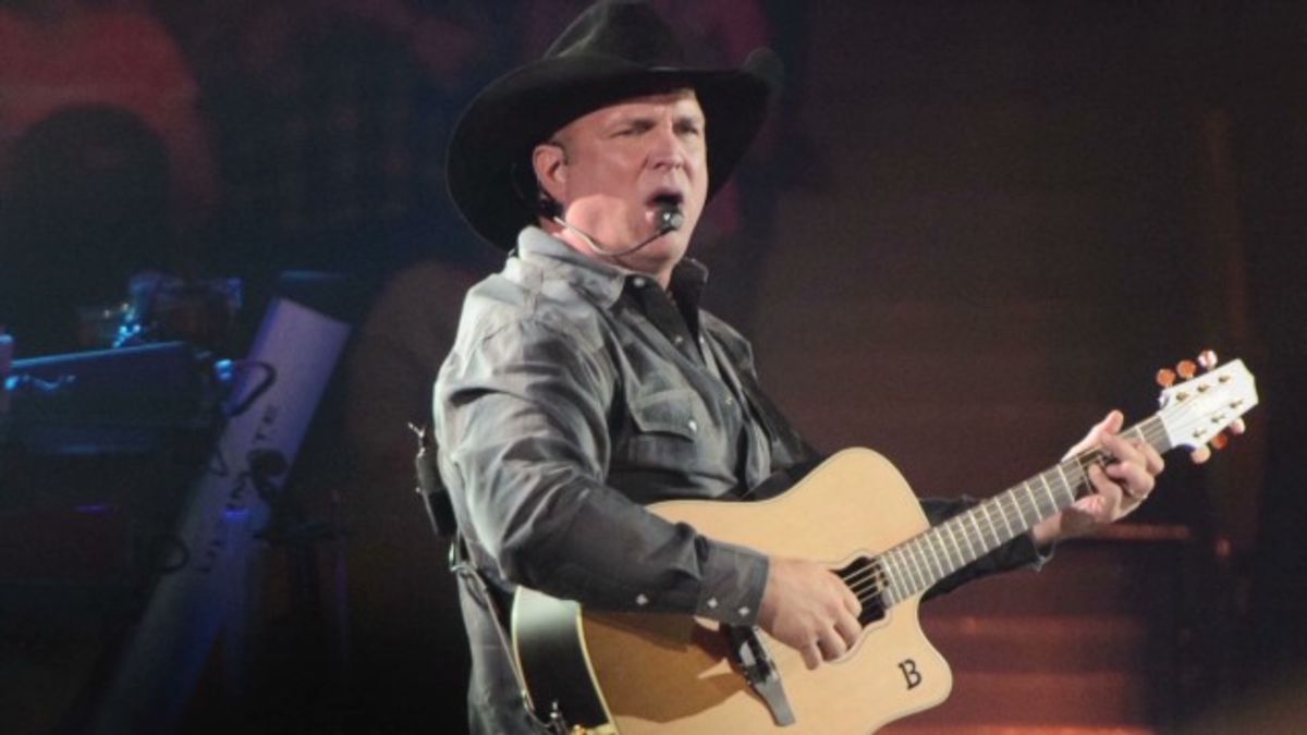 Garth Brooks Is Expanding His Summer Stadium Tour Cnn