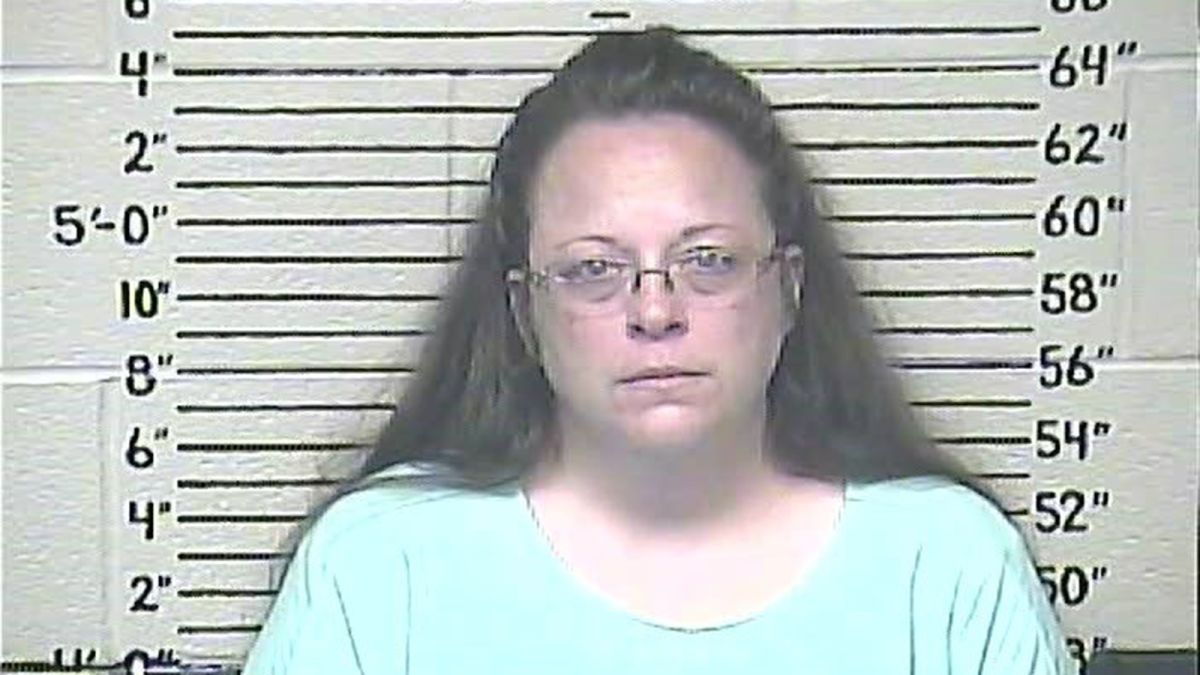 Who is Kim Davis, clerk jailed over same-sex marriage? - CNN