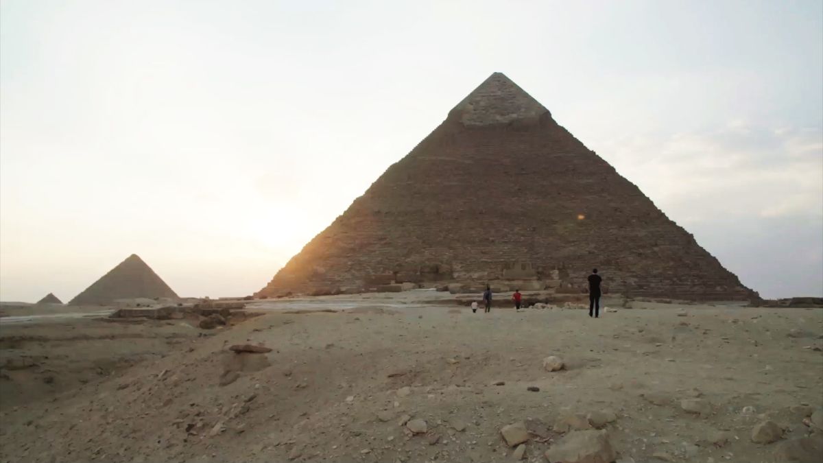 Egypt investigating couple pictured nude on top of Khufu pyramid | CNN