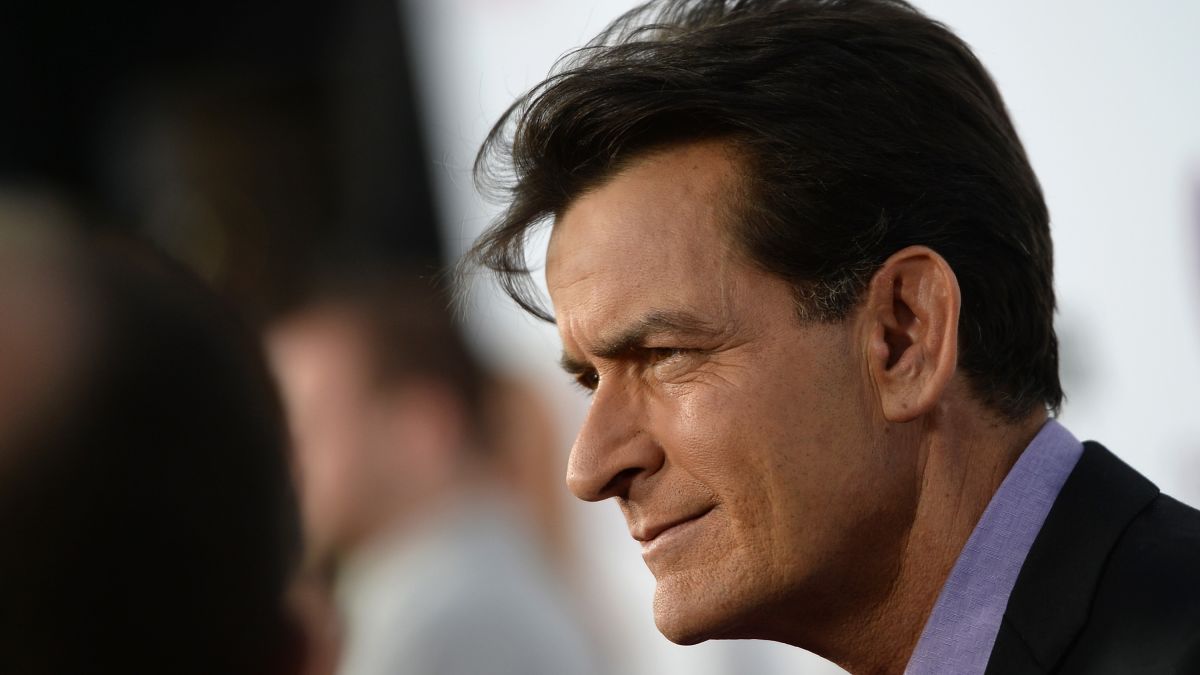 launch water pipe Charlie Sheen under investigation, LAPD says | CNN