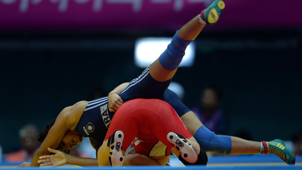 The Indian female wrestlers breaking taboos and making history