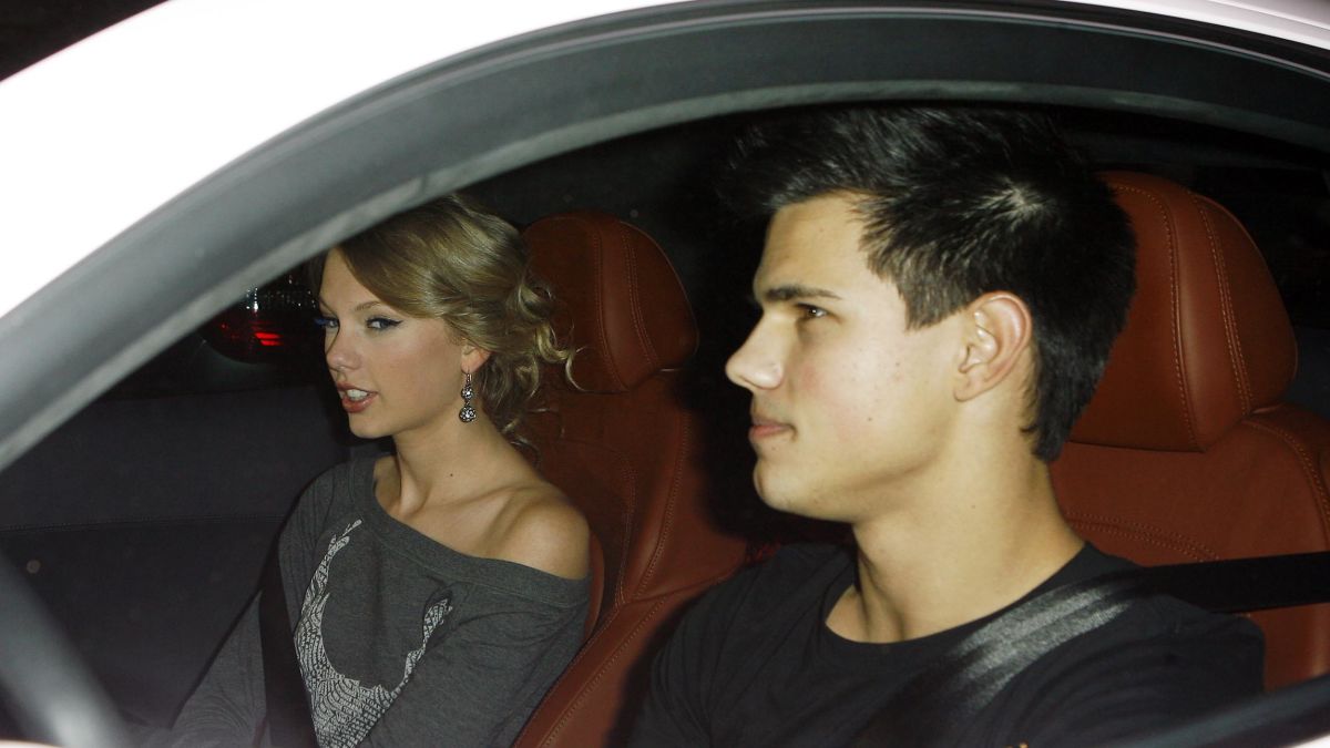 Taylor Lautner: New Moon in Mexico: Photo 336111 | Taylor Lautner Pictures  | Just Jared Jr.