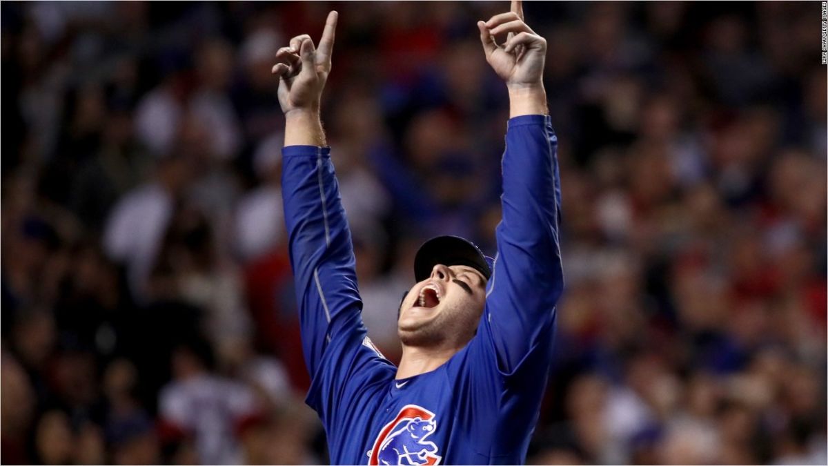 Chicago Cubs celebrate with selfie at massive rally