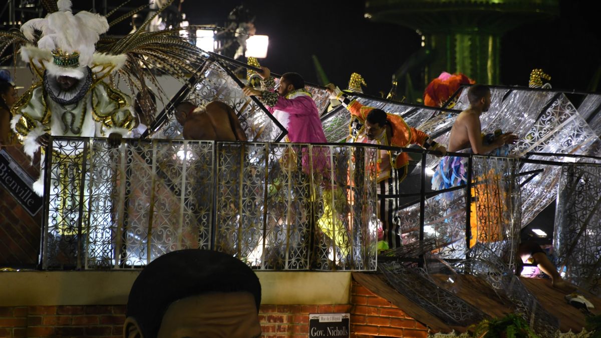 Rio Carnival Float Collapses Injuring 11 Cnn