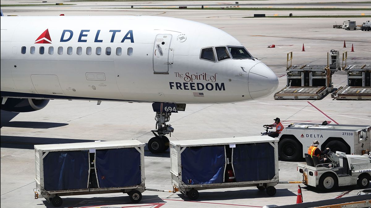 delta airlines late baggage claim