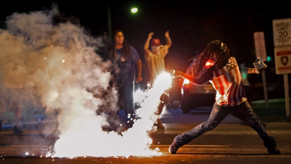 Man in iconic Ferguson photo dies | CNN