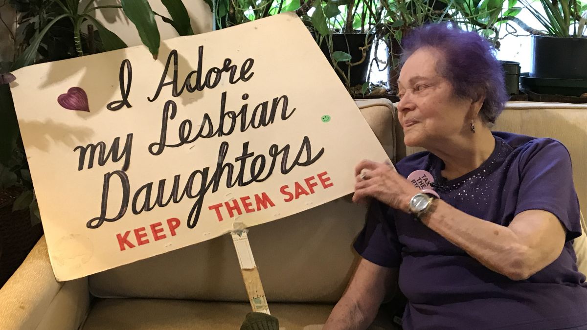 93-year-old moms sign has become iconic (2017) photo