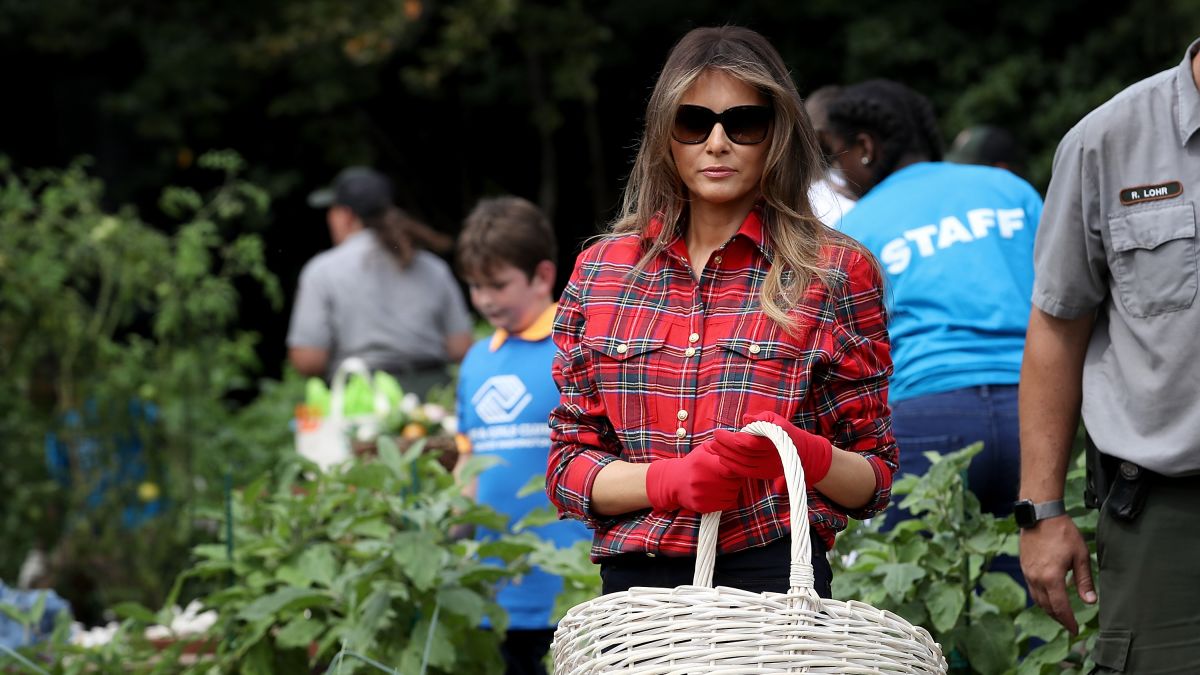 At Melania Trump Garden Event Echoes Of Michelle Obama Cnnpolitics