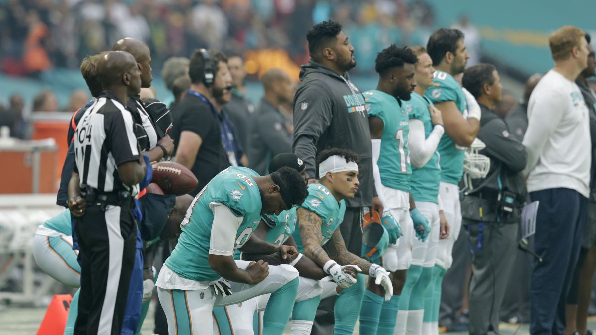 Stand-up team: No Philadelphia Eagles players knelt for national anthem in  2017 - Washington Times