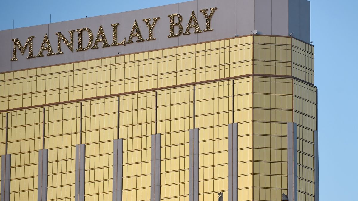 What Happened Inside Las Vegas Shooter S Hotel Room Cnn