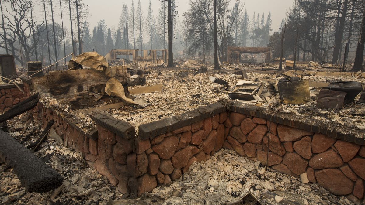 Küldetés: A ház padlója recseg Https%3A%2F%2Fcdn.cnn.com%2Fcnnnext%2Fdam%2Fassets%2F171010181154-california-fires-santa-rosa-10102017