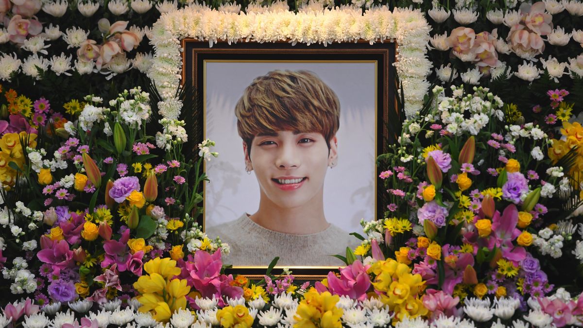 Jonghyun Fans Mourn Death Of Shinee K Pop Star Cnn