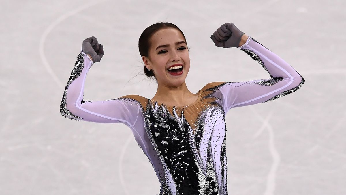 Olympic Ice Skating Medvedeva Sets World Record Then Zagitova Breaks It Cnn