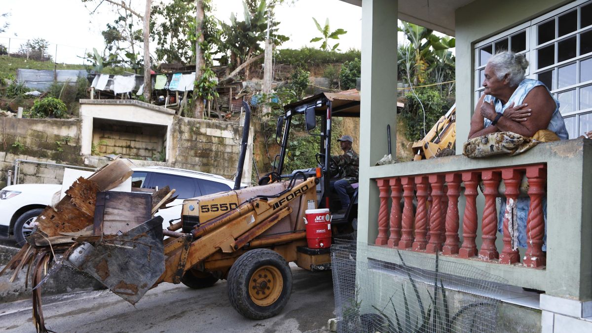 Hurricane Maria: Death toll in Puerto Rico much higher, estimated at 2,975,  new study finds - CBS News