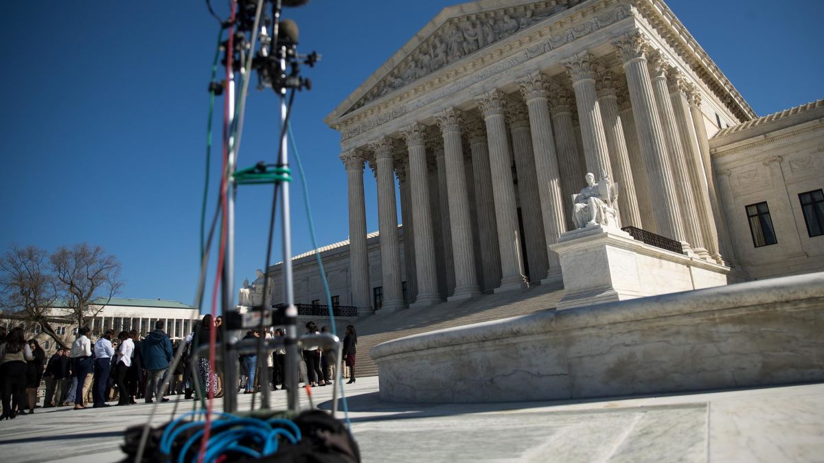 supreme court warrant generally needed to track cell phone location data cnn politics