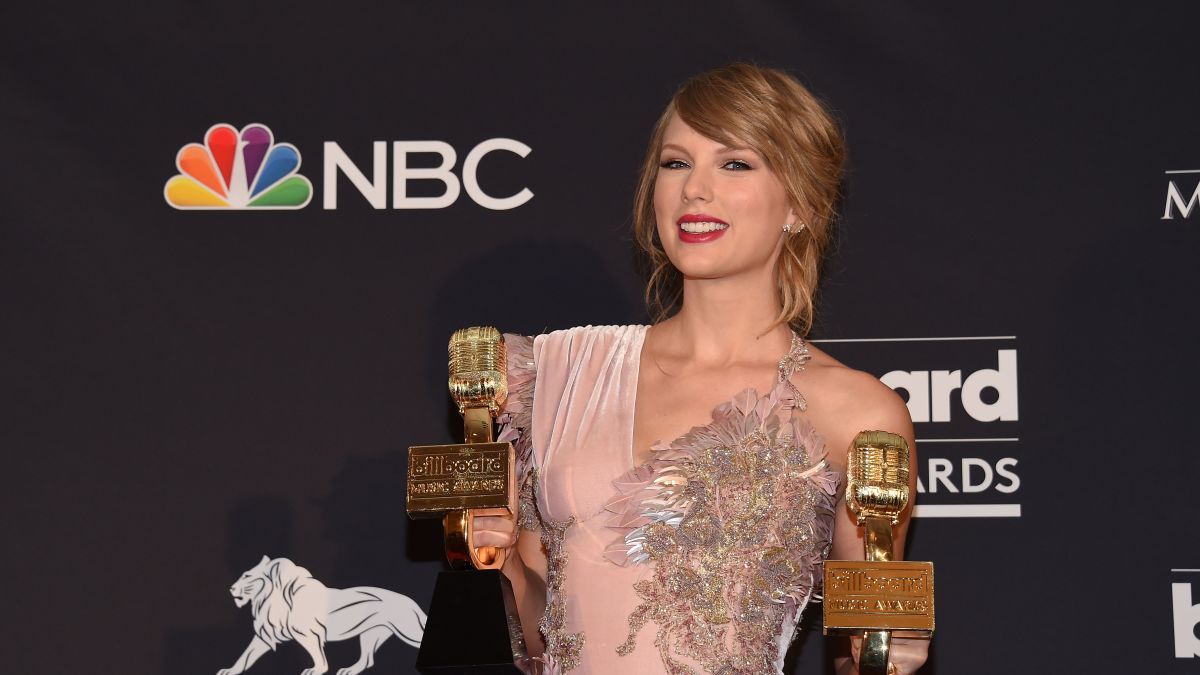 Excuse Us Taylor Swift You Were Blocking The Bmas Cnn