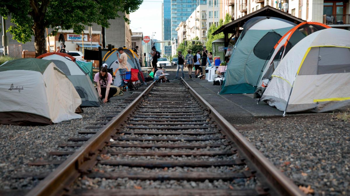 ICE shuts down Portland office after family separation protesters set up  camp | CNN