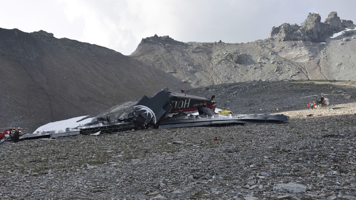 CAUGHT ON CAMERA: Roy Halladay's Plane Crash