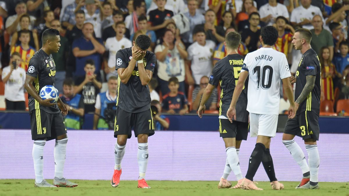 Lager som resultat spiller Cristiano Ronaldo cries after Champions League red card for Juventus | CNN