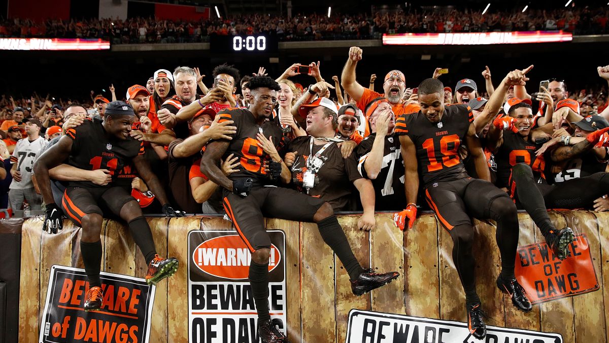 Cleveland Browns win after 635 days, spark wild celebrations