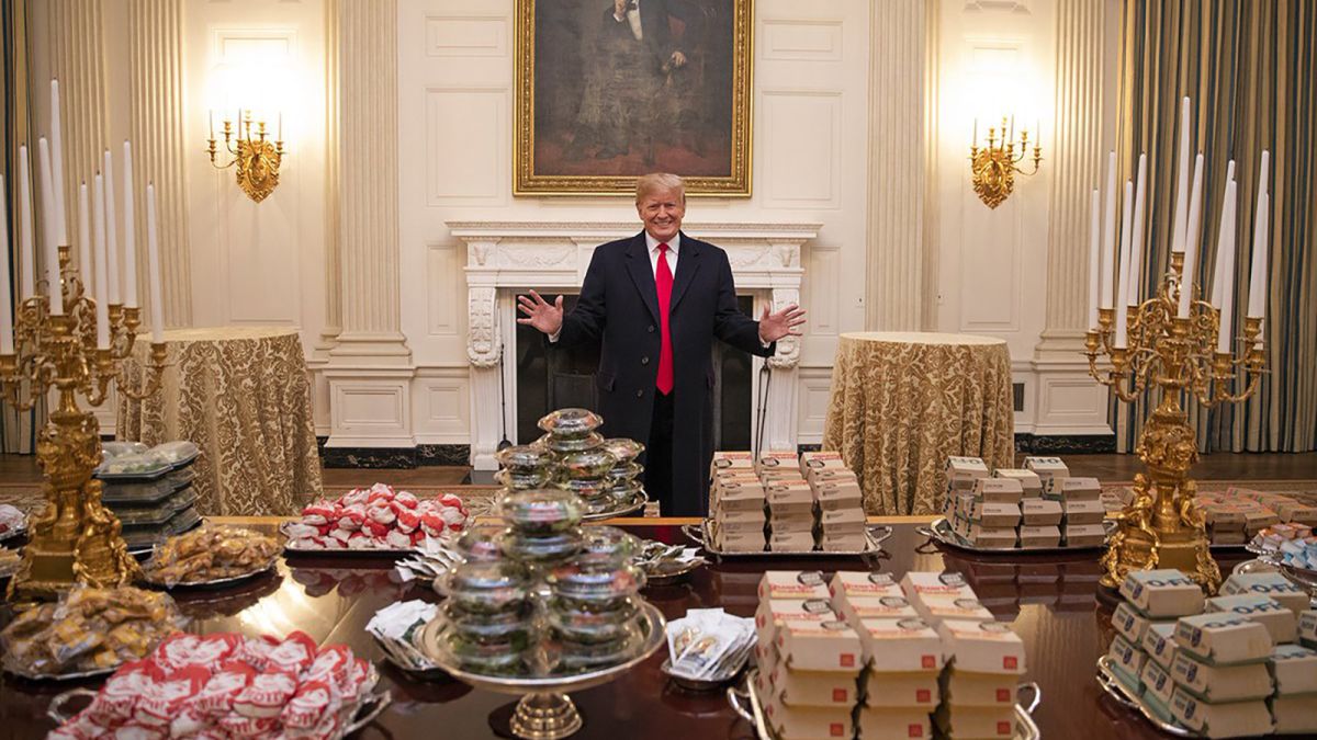 Donald Trump's epic fast food picture is perfectly Trumpian ...