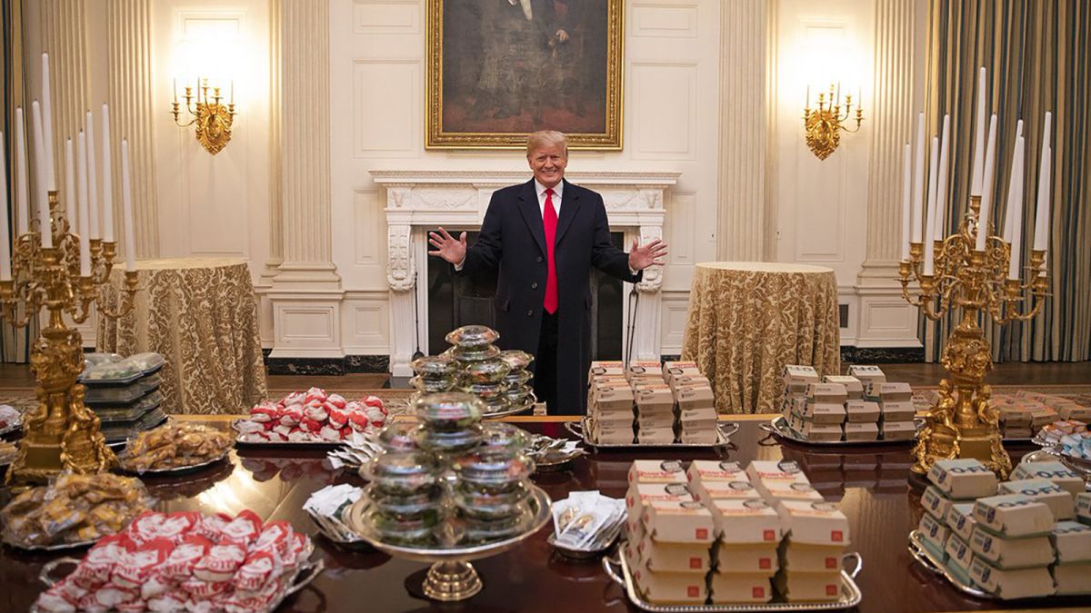 Donald Trump's epic fast food picture is perfectly Trumpian ...