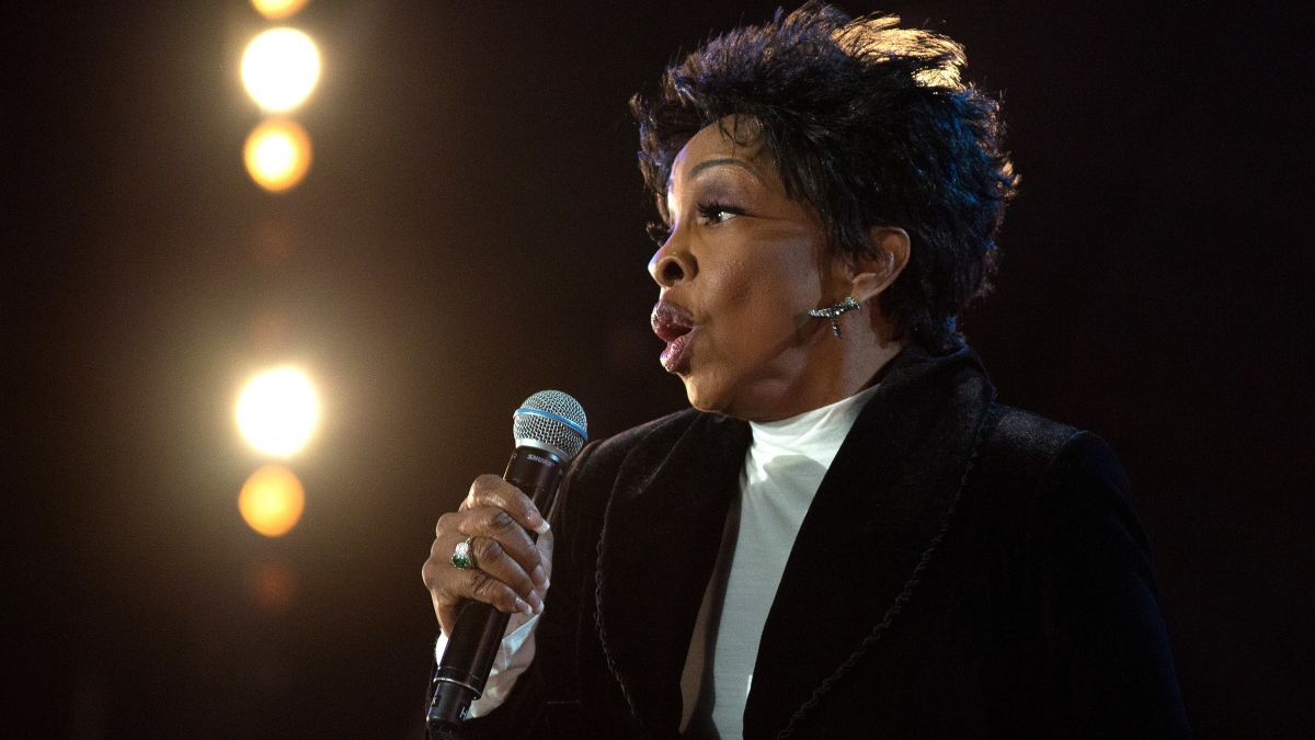 Super Bowl 2019: Gladys Knight Sings the National Anthem