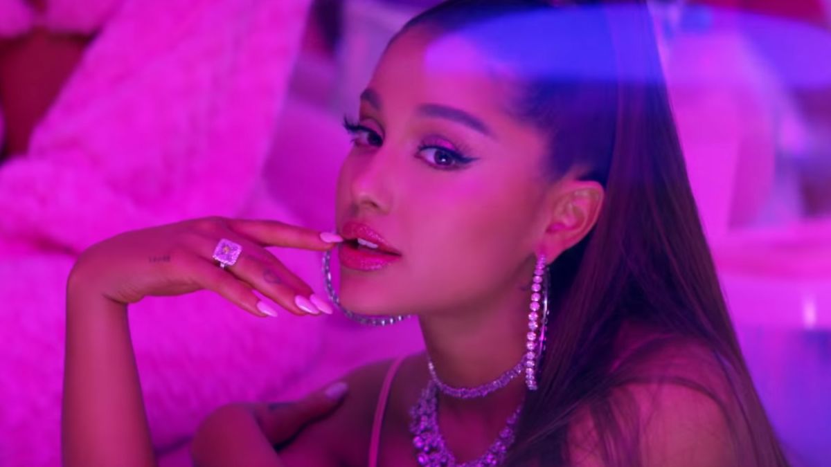 Ariana Grande Drops Female Anthem 7 Rings Cnn