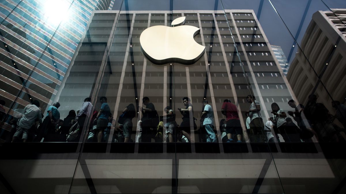 Apple CNN Former accused insider trading of - lawyer