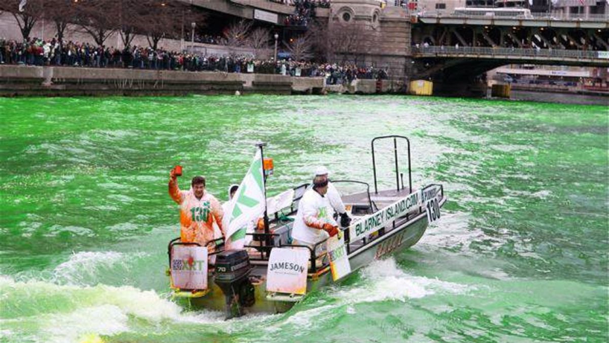 File:The Chicago River turns green for St. Patrick's Day. 2018  (40826527072).jpg - Wikimedia Commons