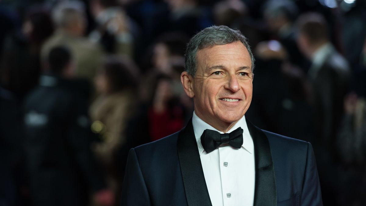 Disney Shareholders Narrowly Approve Ceo Bob Iger S Pay Package Cnn