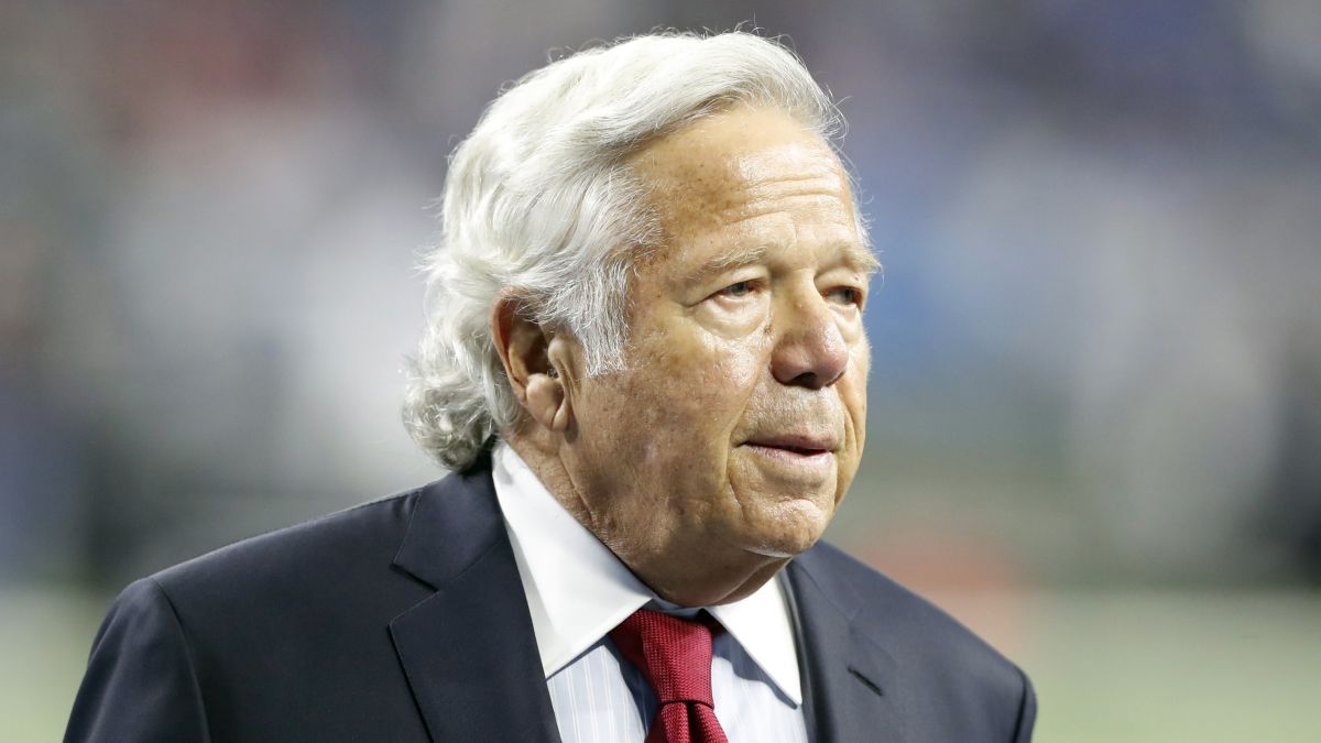 Robert Kraft offers apology after charges of soliciting prostitution | CNN