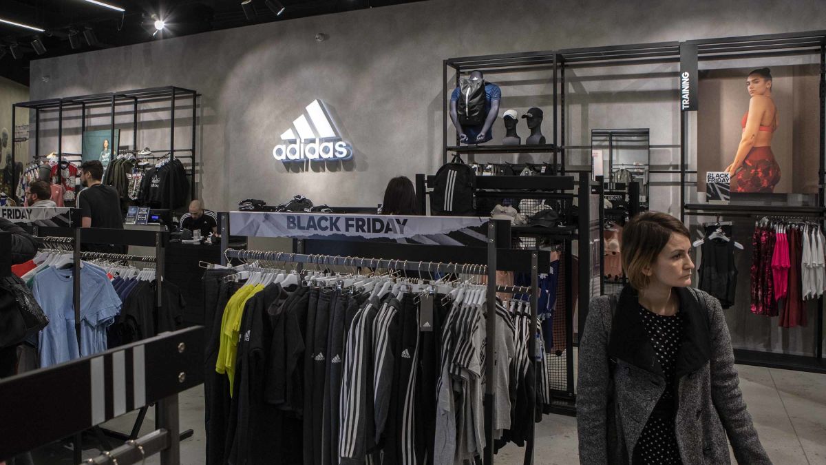 Vaca Teoría básica Espolvorear Adidas can't make enough sportswear to meet demand | CNN Business