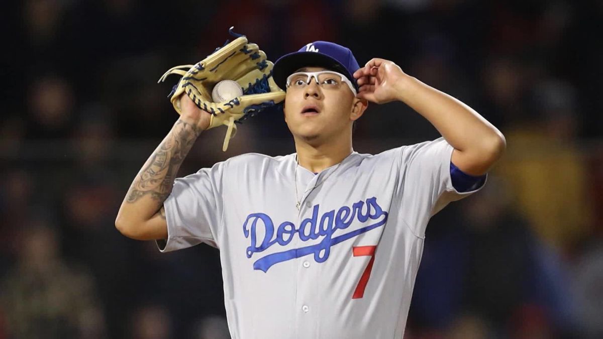 Padre de Julio Urias se tatúa festejo de su hijo en Serie Mundial